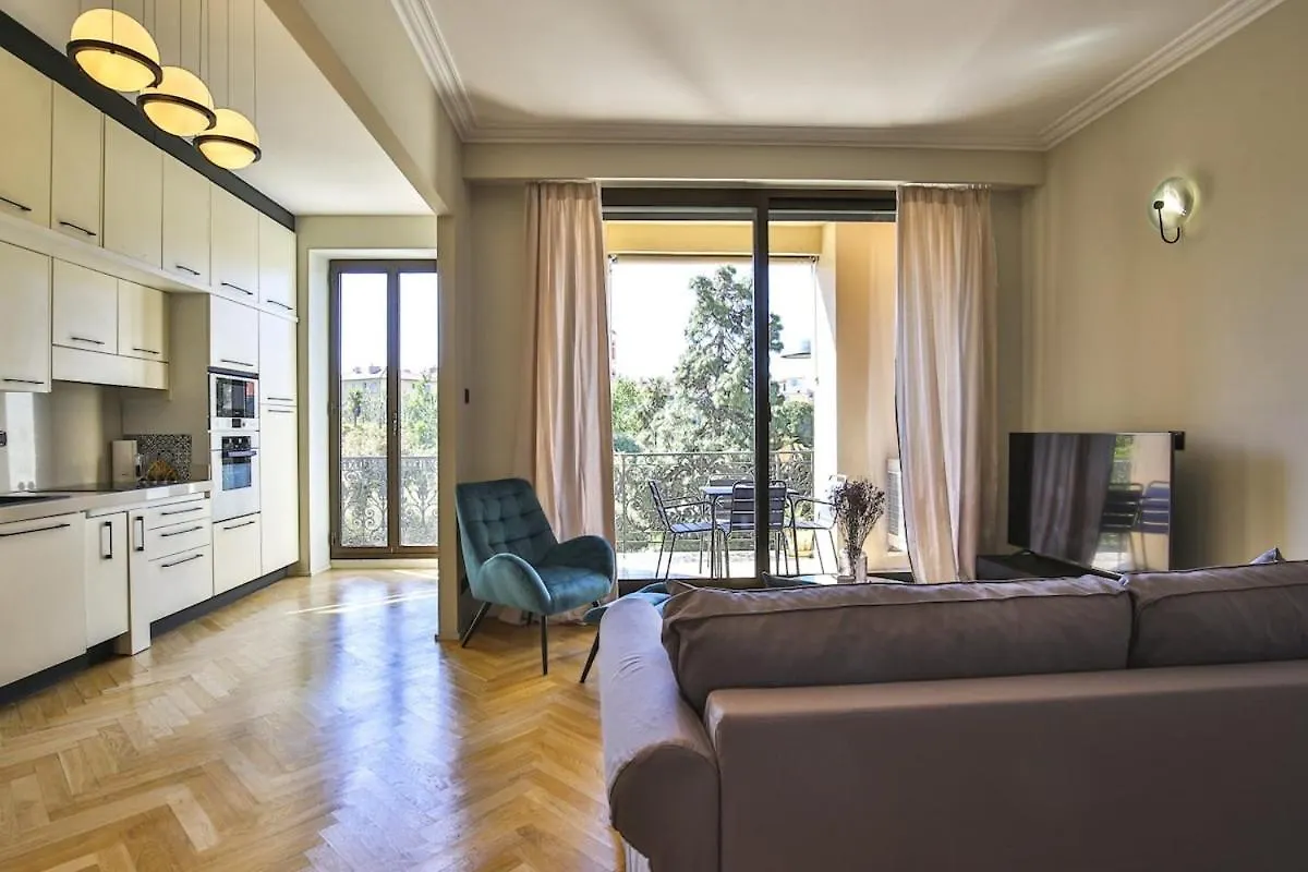 Balcon Vue Coulee Verte. Luxe Plein Coeur De Nice France