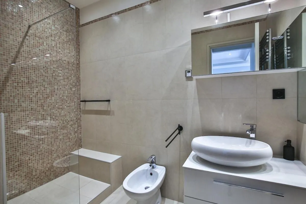 Apartment Balcon Vue Coulee Verte. Luxe Plein Coeur De Nice France
